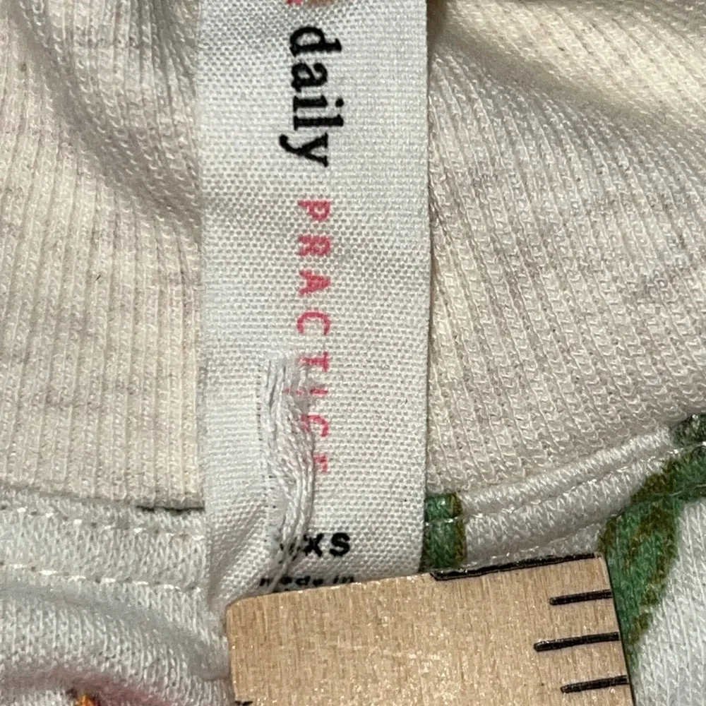 Anthropologie Daily Practice‎ Oversized Boxy Cropped Mock Neck Floral Sweatshirt - Picture 4 of 5